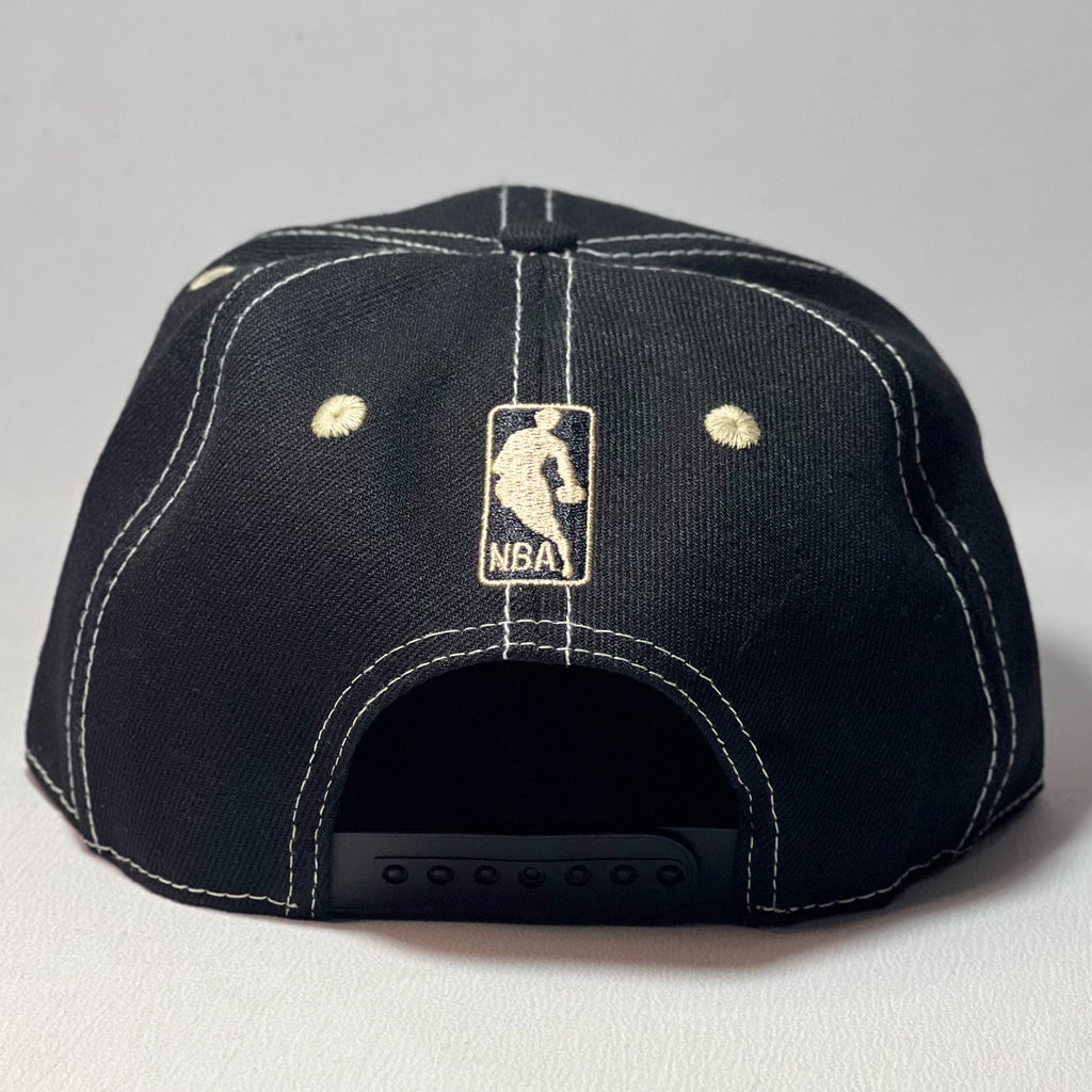 NEW ERA 9FIFTY MILWAUKEE BUCKS WHITI STITCHING
