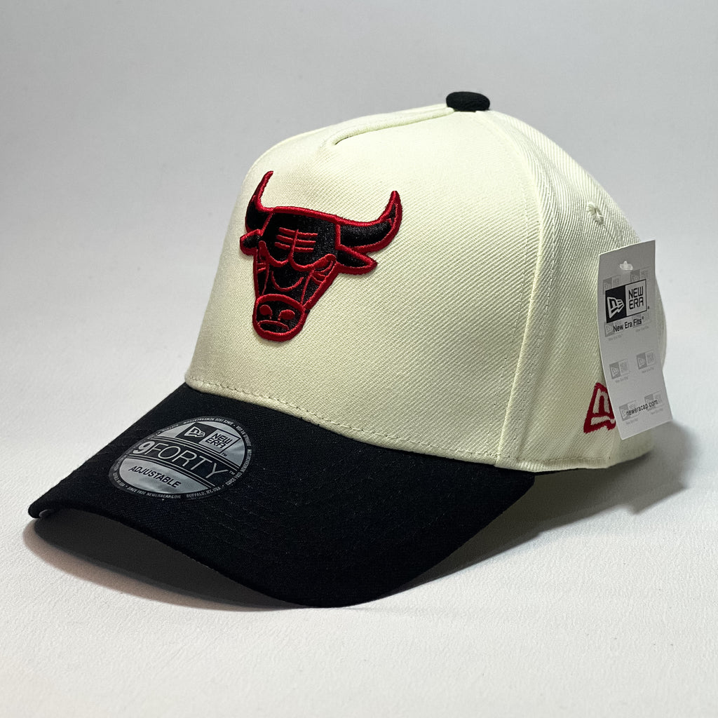 NEW ERA 9FORTY A-FRAME CHICAGO BULLS BEIGE/ BALCK RED OUTLINED