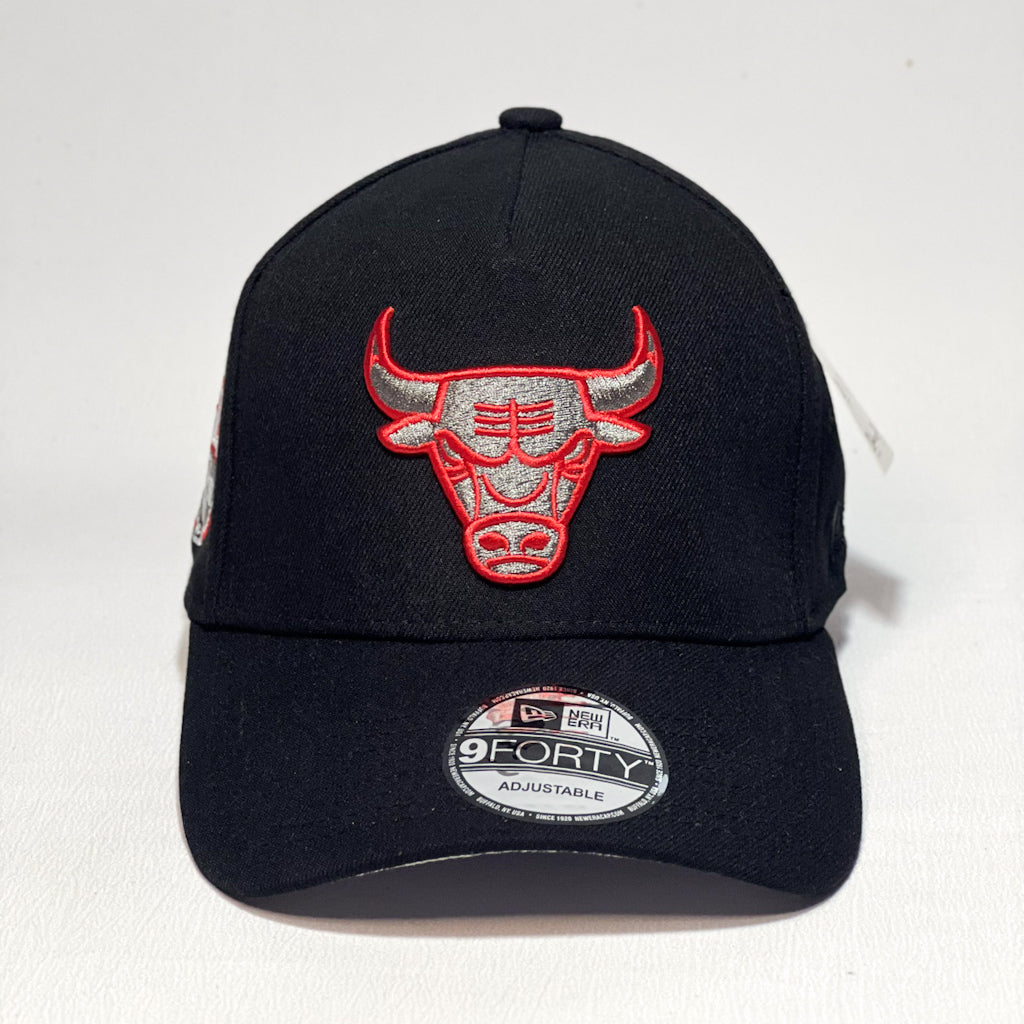 NEW ERA 9FORTY A-FRAME CHICAGO BULLS ROUND PATCH BLACK/ RED