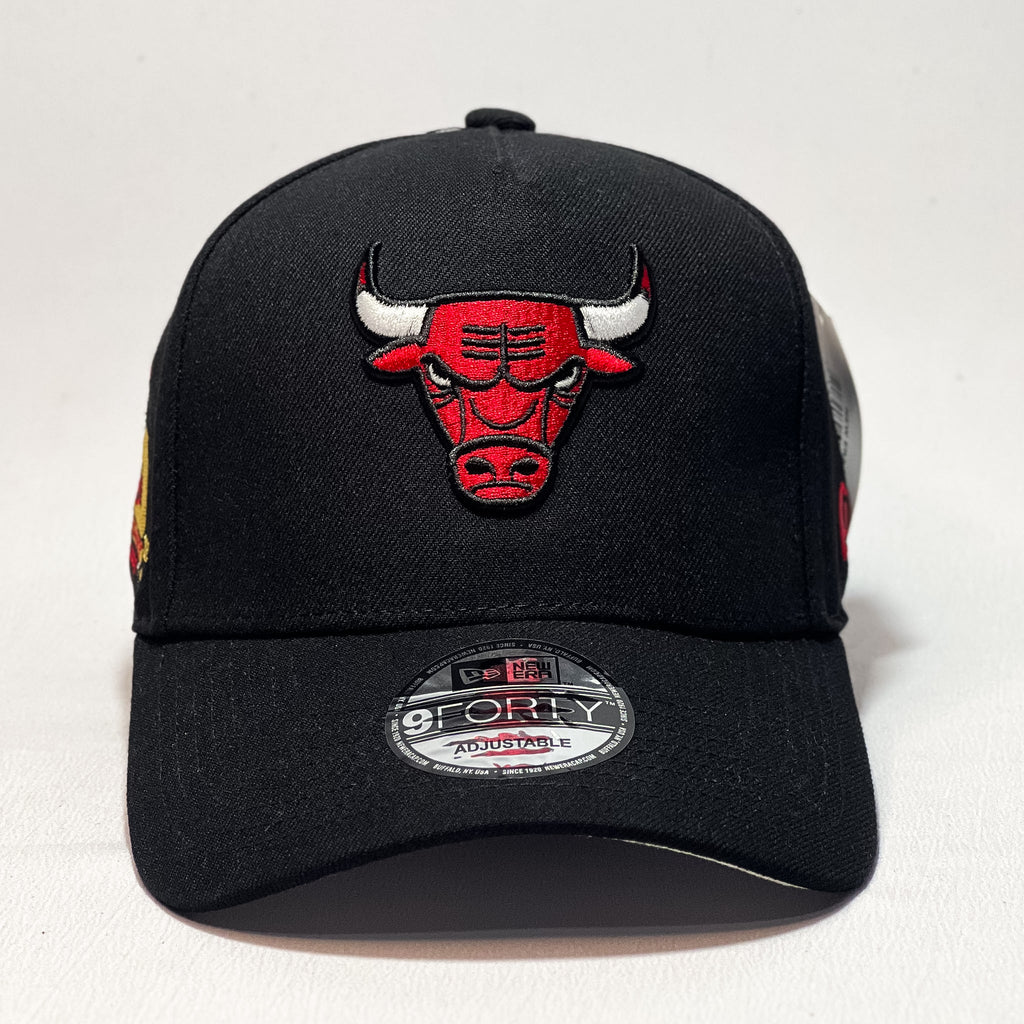 NEW ERA 9FORTY A-FRAME CHICAGO BULLS ANNIVERSARY PATCH BLACK/ RED