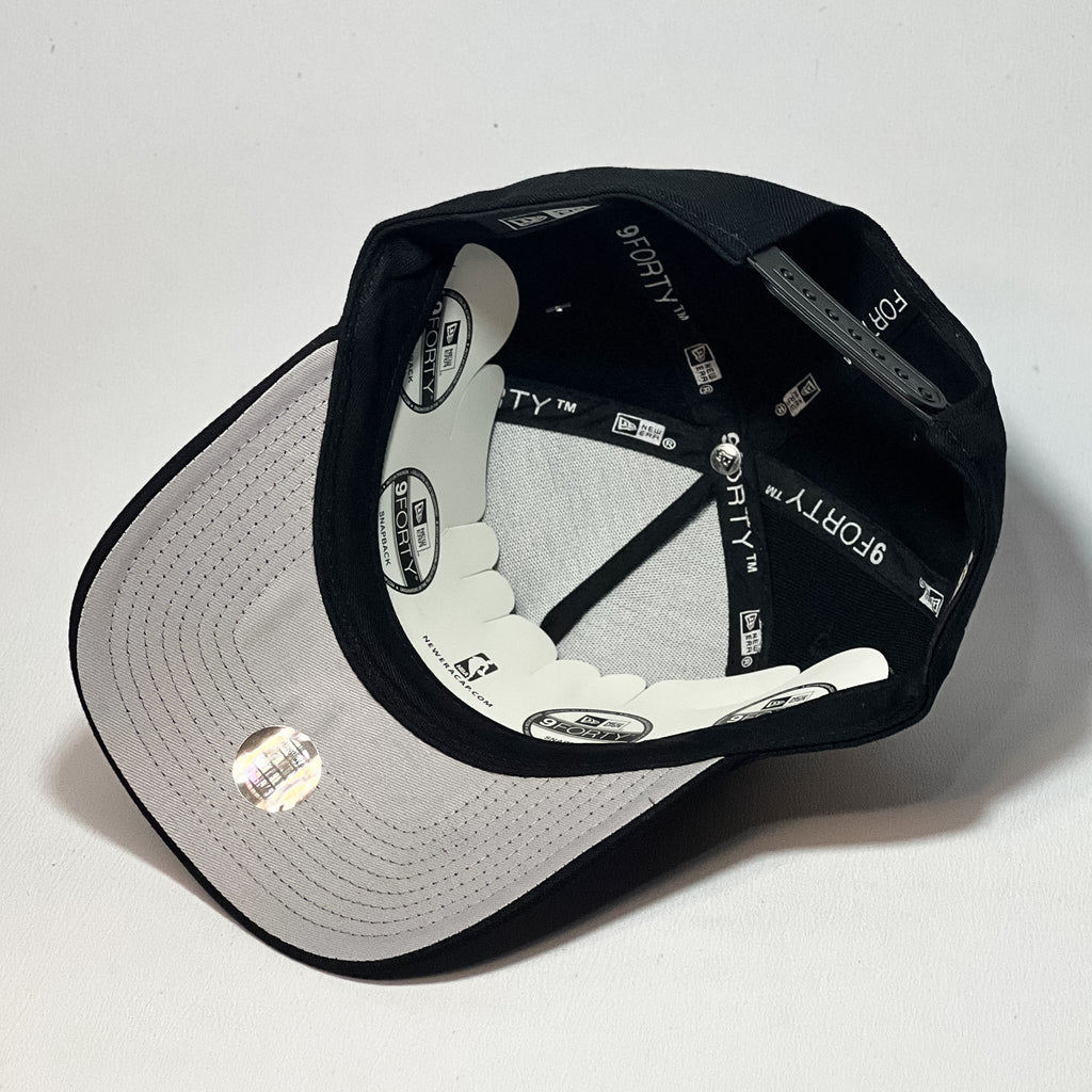 NEW ERA 9FORTY A-FRAME CHICAGO BULLS ANNIVERSARY PATCH BLACK/ RED