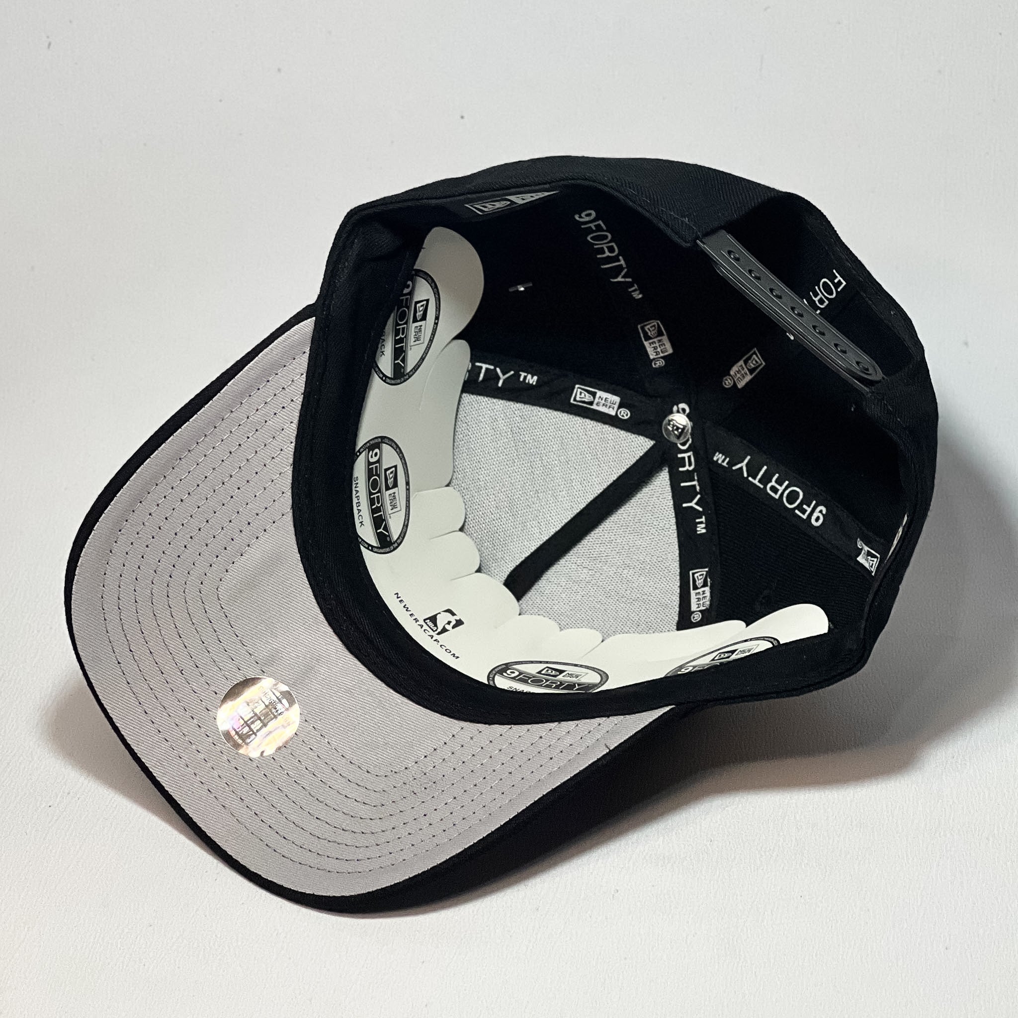 NEW ERA 9FORTY A-FRAME CHICAGO BULLS ANNIVERSARY PATCH BLACK/ RED