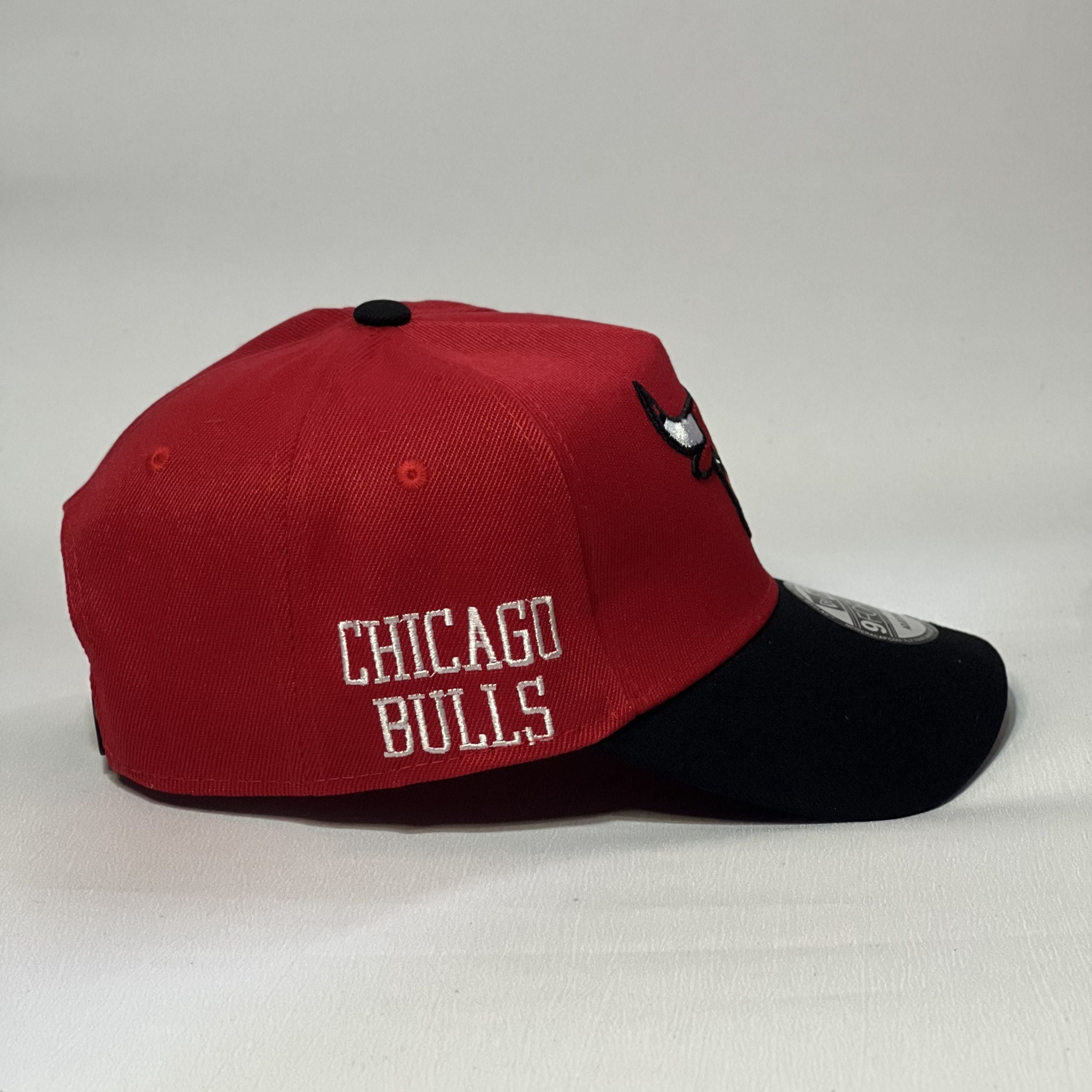 NEW ERA 9FORTY A-FRAME CHICAGO BULLS SIDE PATCH RED/ BLACK