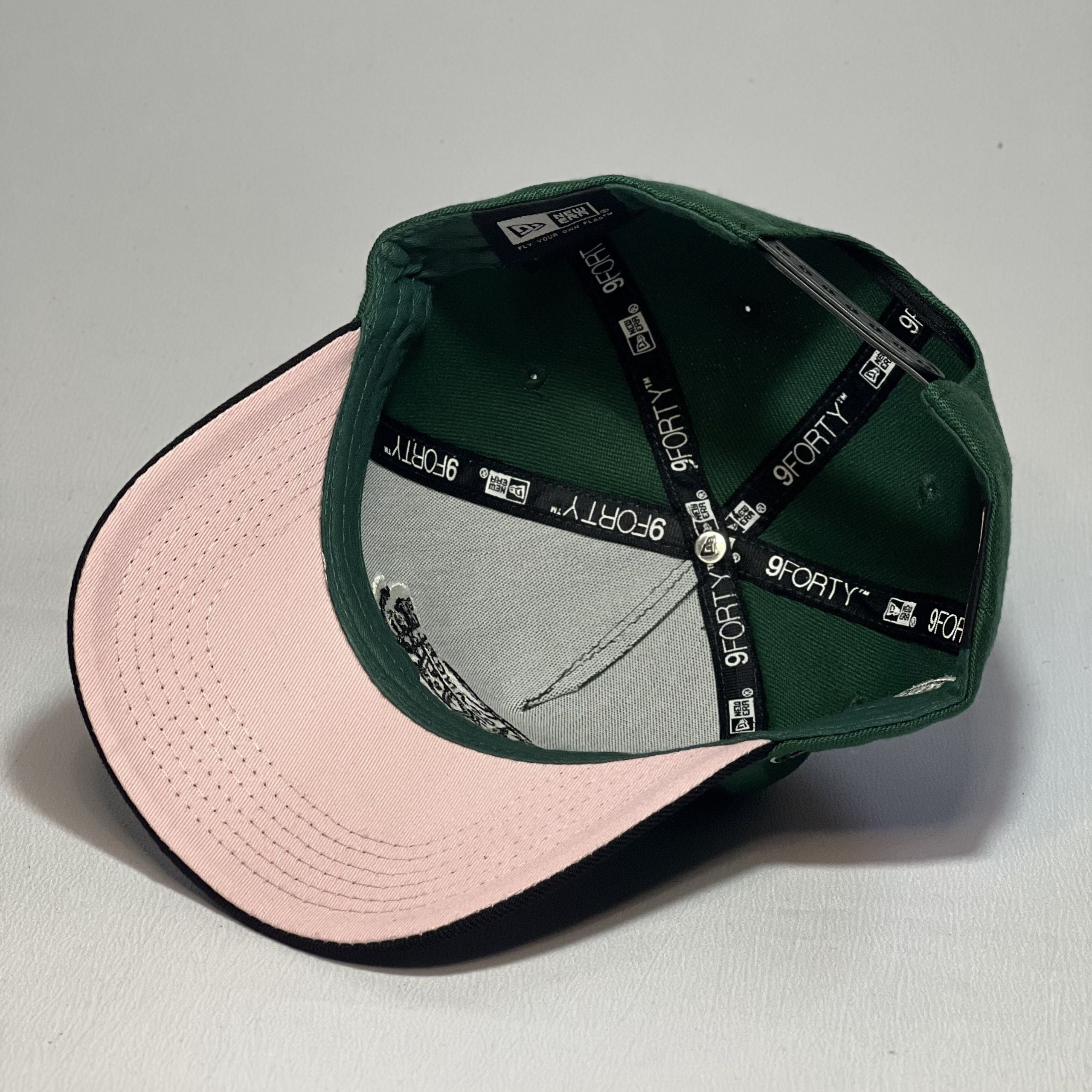 NEW ERA 9FORTY A-FRAME LAKERS GREEN/ BLACK PINK UV