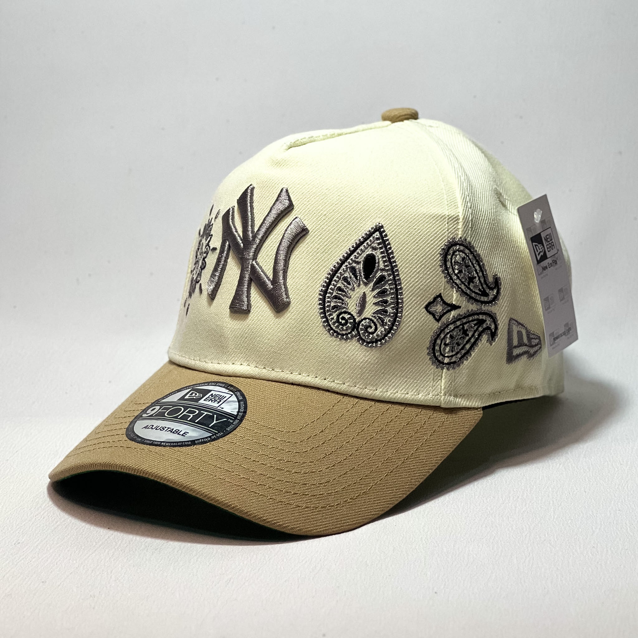 NEW ERA 9FORTY A-FRAME NY YANKEES BEIGE/ BROWN PAISLEY EDITION