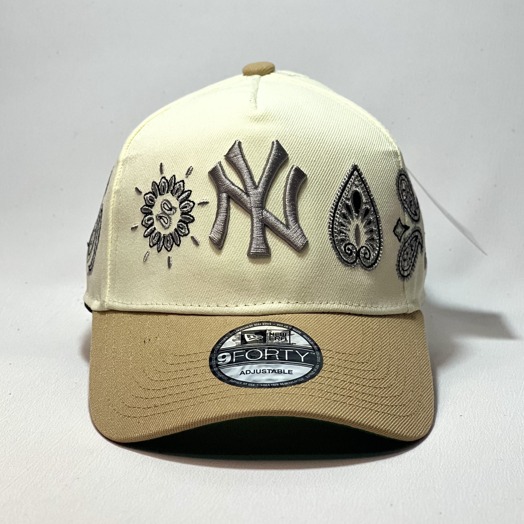 NEW ERA 9FORTY A-FRAME NY YANKEES BEIGE/ BROWN PAISLEY EDITION