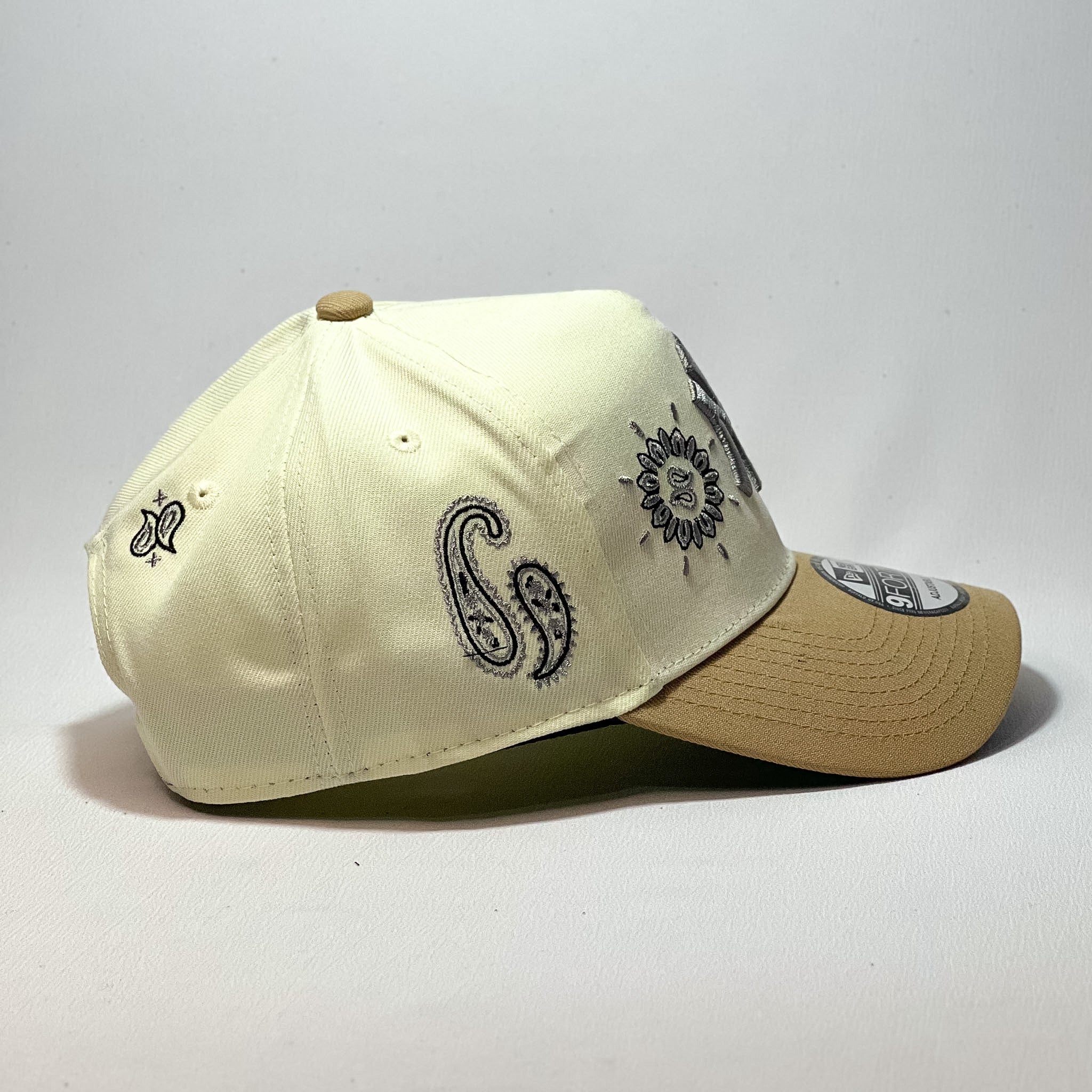 NEW ERA 9FORTY A-FRAME NY YANKEES BEIGE/ BROWN PAISLEY EDITION