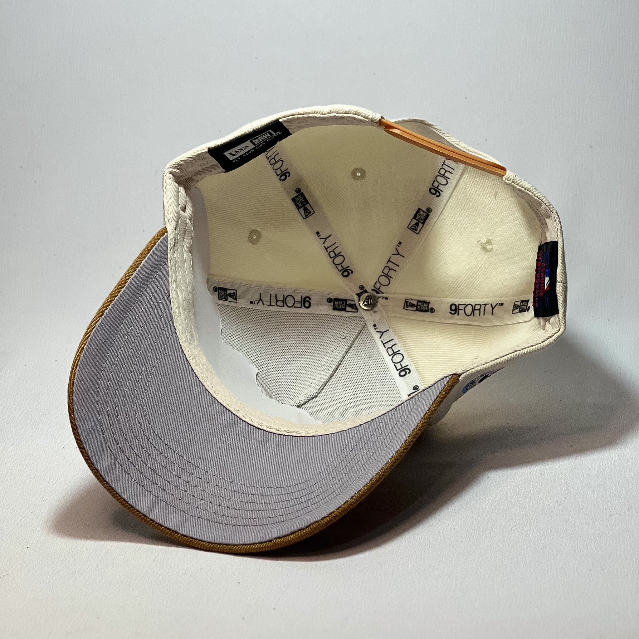 NEW ERA 9FORTY A-FRAME NY YANKEES BEIGE/ BROWN BLUE OFFSET