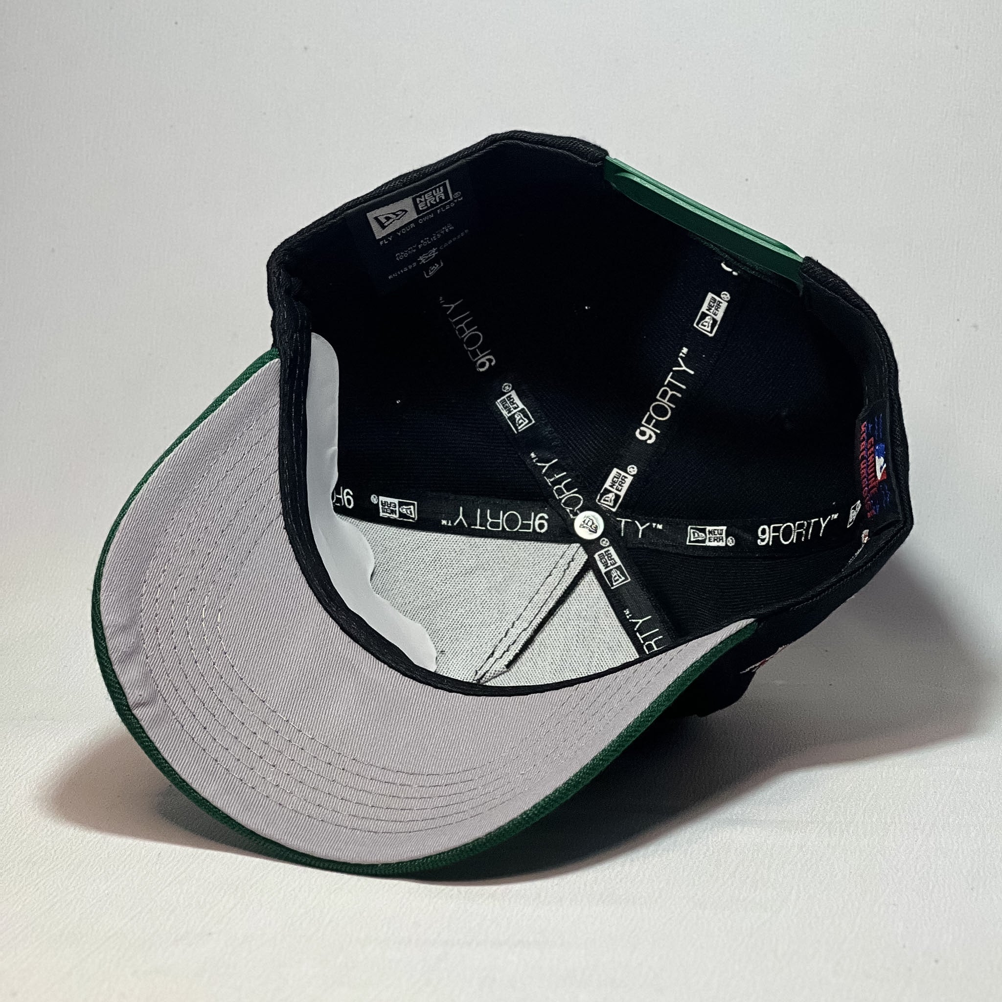 NEW ERA 9FORTY A-FRAME OAKLAND ATHLETICS WORLD SERIES BLACK TWO TONE